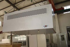 潔凈層流罩有風機內(nèi)裝和風機外接兩種，安裝方式有懸掛式和落地支架式兩種